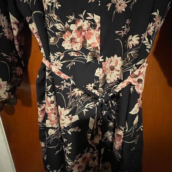 Buttoned Down Floral Dress w Belt tie - Picture 3 of 6
